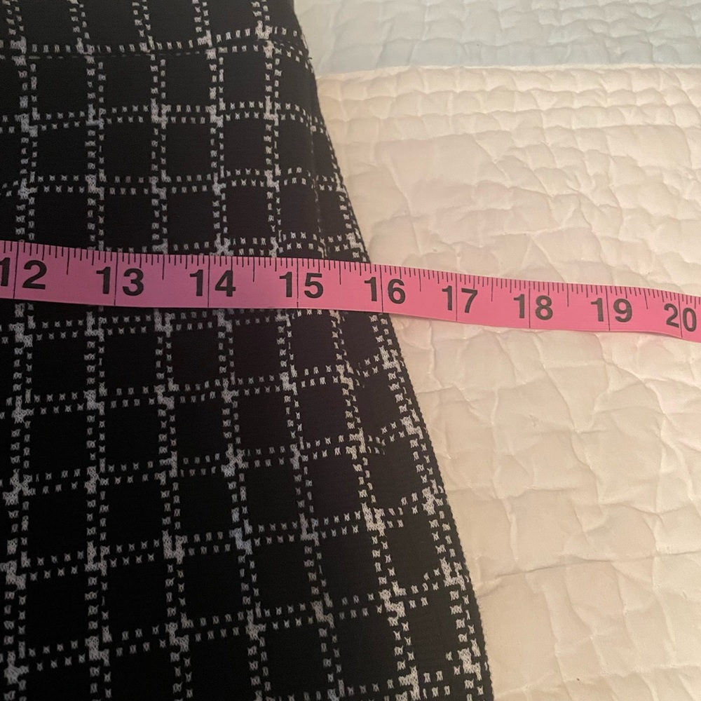 Ann Taylor Black Plaid Crop Pants Size 2 - Picture 6 of 6